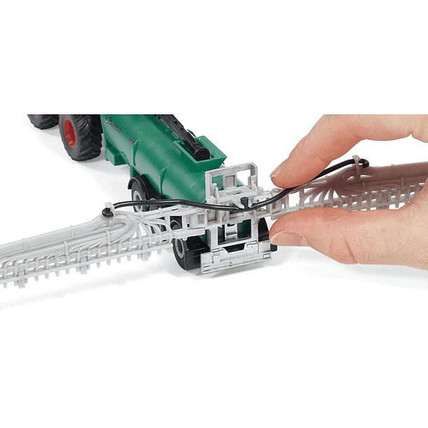 Siku - Tractor Class Xerion com Reboque Tanque Aspirador 2