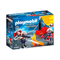 Bombeiros com Bomba de Água