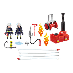 Bombeiros com Bomba de Água