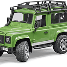 Land Rover Defender com Caçador e Cão 1
