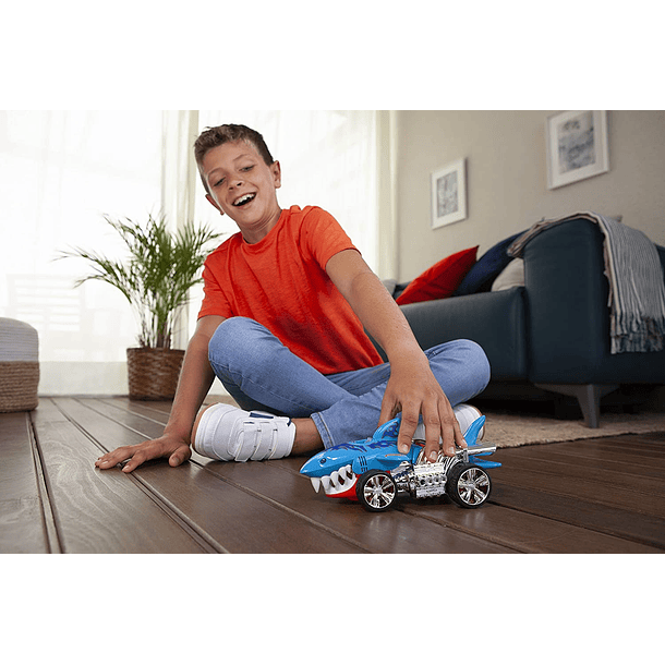 Hot Wheels - Monster Action Sharkruiser 4