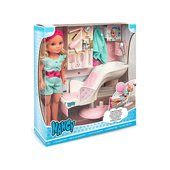 Nancy, Um Dia no Cabeleireiro