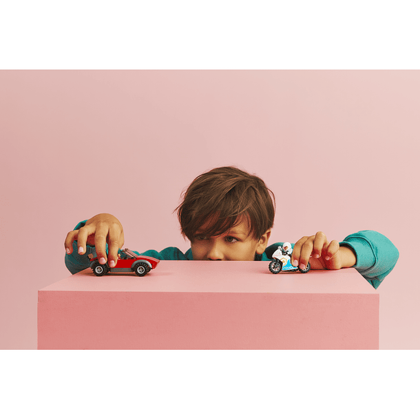 Perseguição de Mota e Carro da Polícia 3