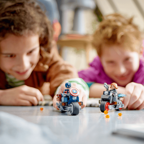 Motos de Viúva Negra e Capitão América 6