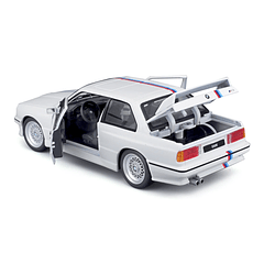Bburago 1:24 - 1988 BMW 3 Series M3 Branco