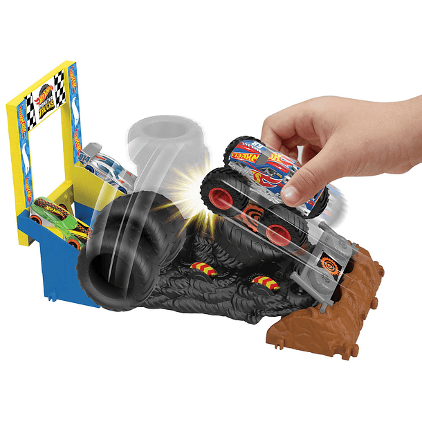 Hot Wheels Monster Trucks - Race Ace Smash Race Challenge 4