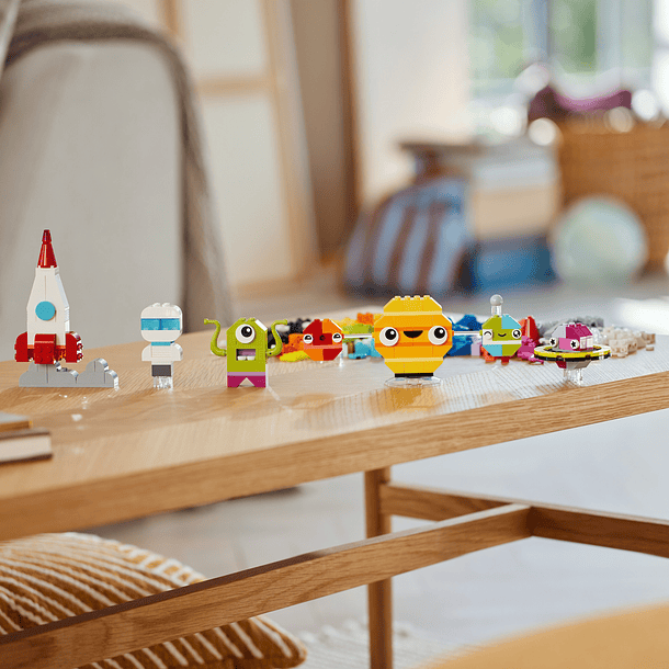 Planetas do Espaço Criativos 7