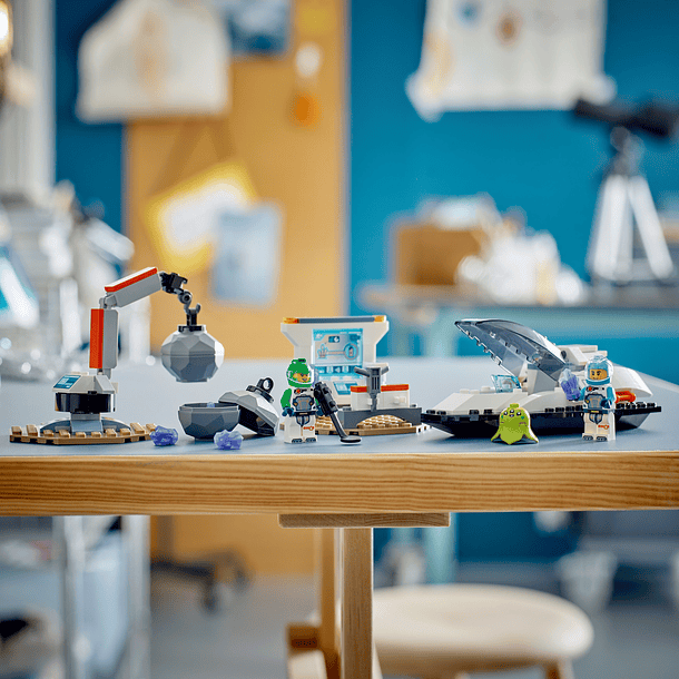 Nave Espacial e Descoberta de Asteroide 3