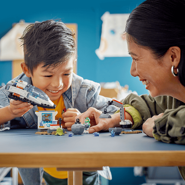 Nave Espacial e Descoberta de Asteroide 6