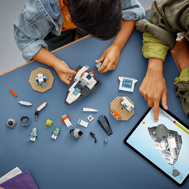 Nave Espacial e Descoberta de Asteroide 7