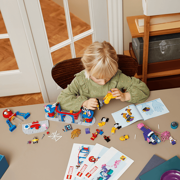  Equipa Spidey – Quartel-general da Teia Giratória 4