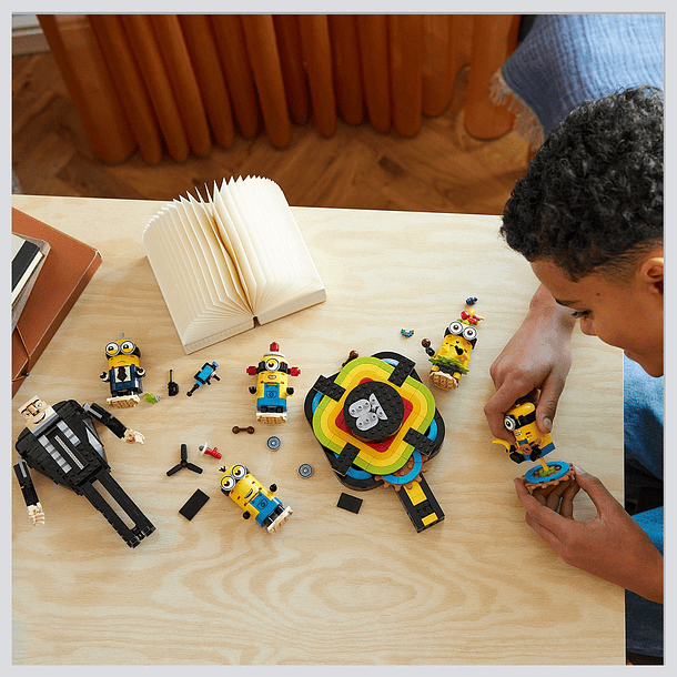 Gru e Minions Construídos com Peças 6