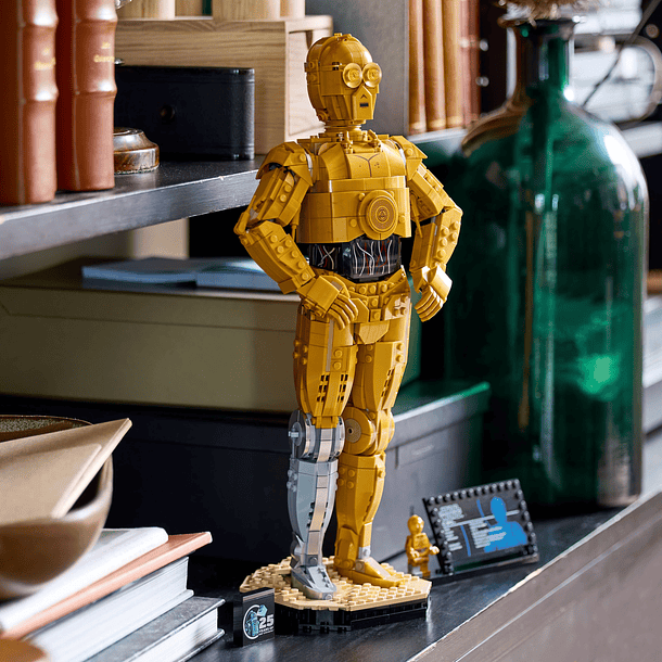 C-3PO 7