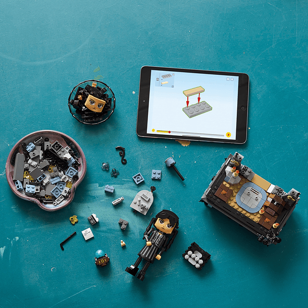 Figura de Wednesday Addams 5