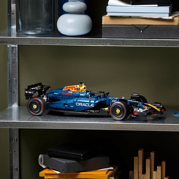 Oracle Red Bull Racing RB20 F1 5