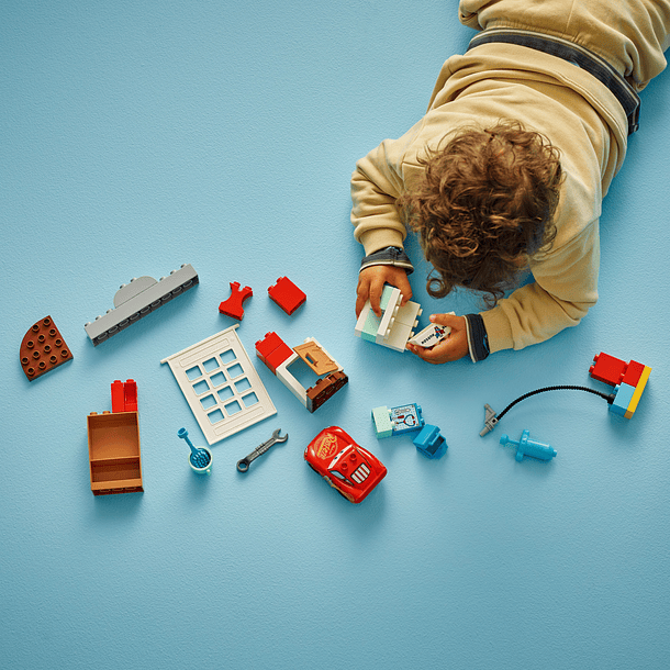 Visita do McQueen à Garagem do Doc 6