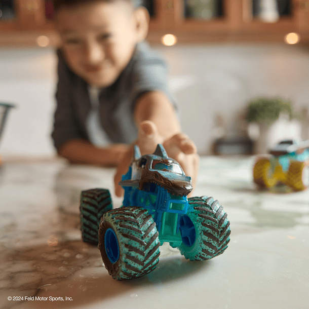 Monster Jam Mud Blasters - Color Change Megalodon 5
