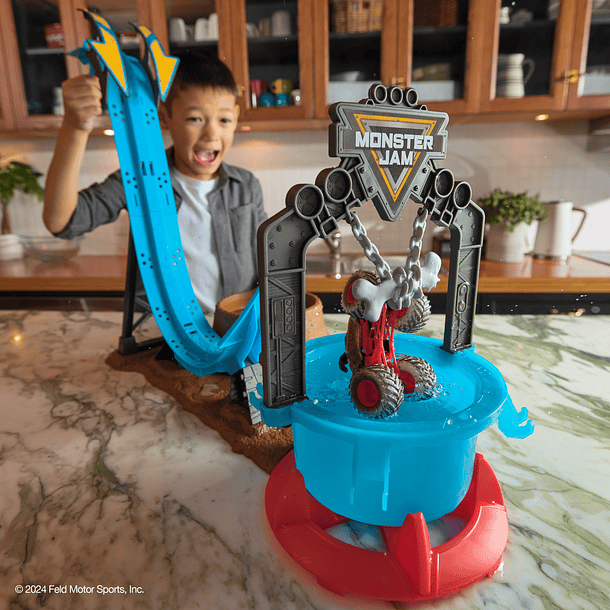 Monster Jam Mud Blasters - Monster Mutt Dalmatian Dunk Tank 8