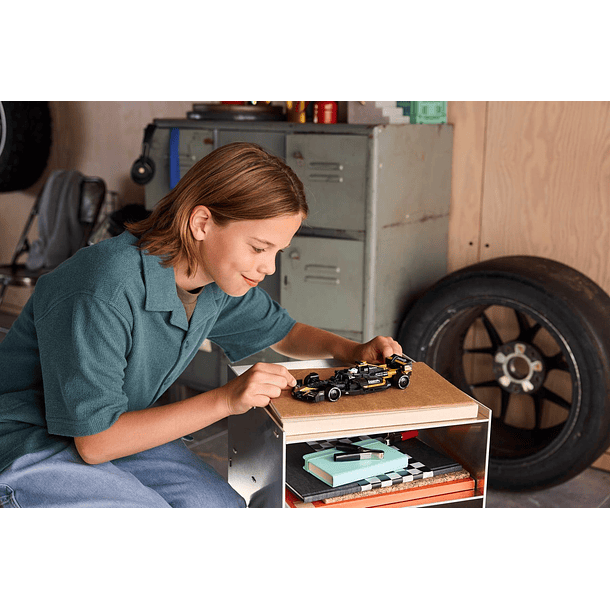 Carro de Corrida APXGP Team Race Car de F1: o filme 12