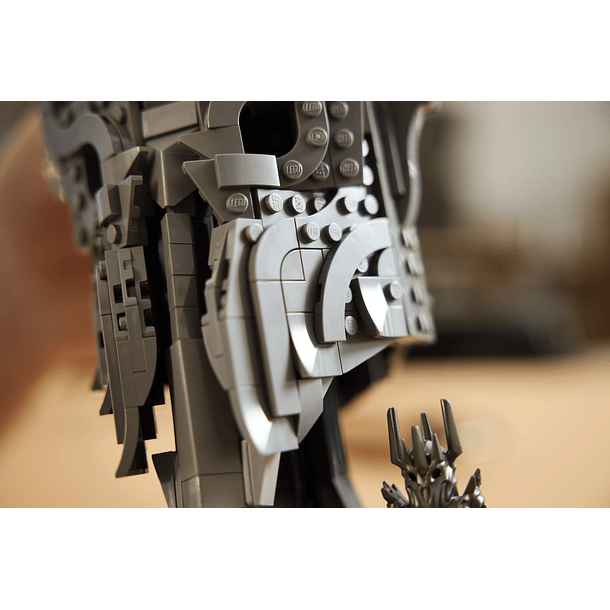 O Senhor dos Anéis: Capacete de Sauron 8