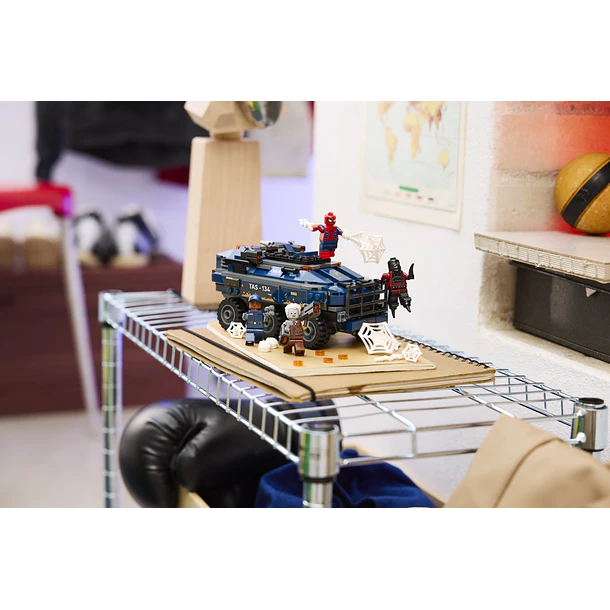 Perseguição do Transporte de Prisioneiros do Spider-Man 9