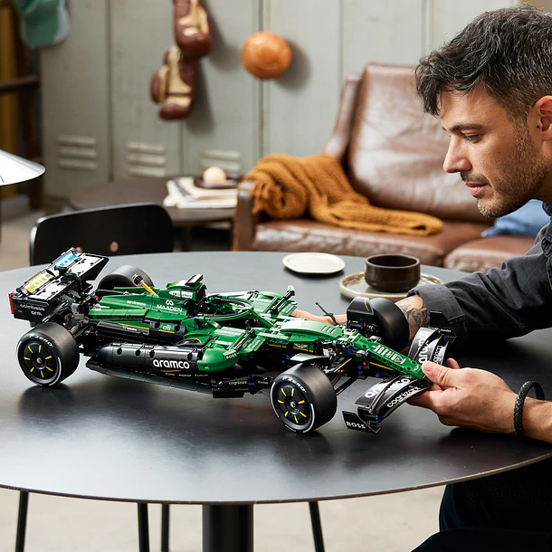 Aston Martin Aramco AMR25 F1 10