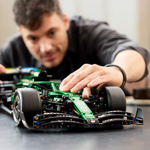 Aston Martin Aramco AMR25 F1 12