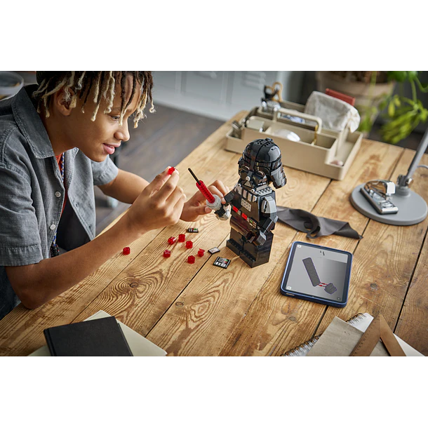 Minifigura Aumentada de Darth Vader 9