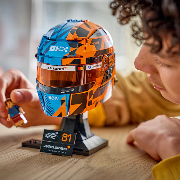  Capacete McLaren Mastercard F1 Team de Oscar Piastri 7