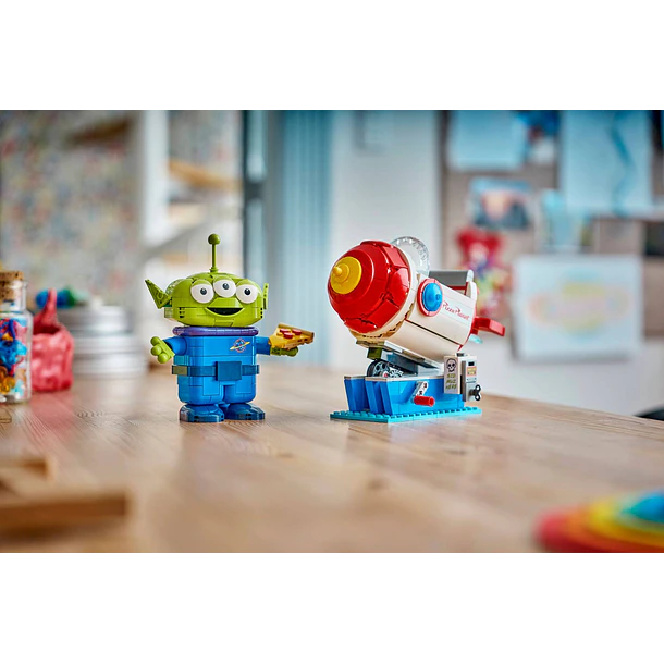 Extraterrestre com Foguetão do Pizza Planet 7