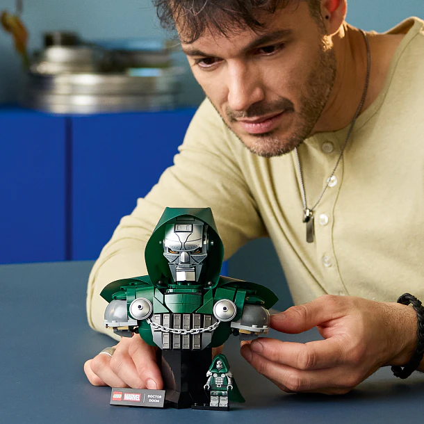 Busto do Doctor Doom 9