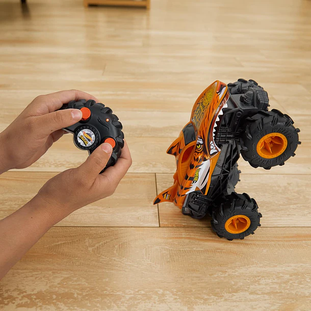 Hot Wheels Monster Trucks - Tiger Shark RC 4