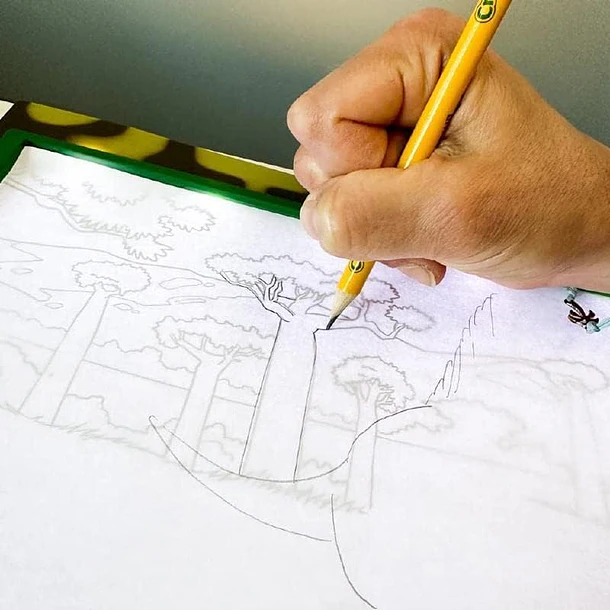 Crayola - Tablet Light-Up Tracing Pad Dinossauros 3