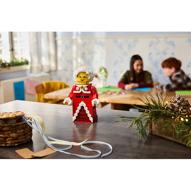 Minifigura Aumentada de Mãe Natal 5