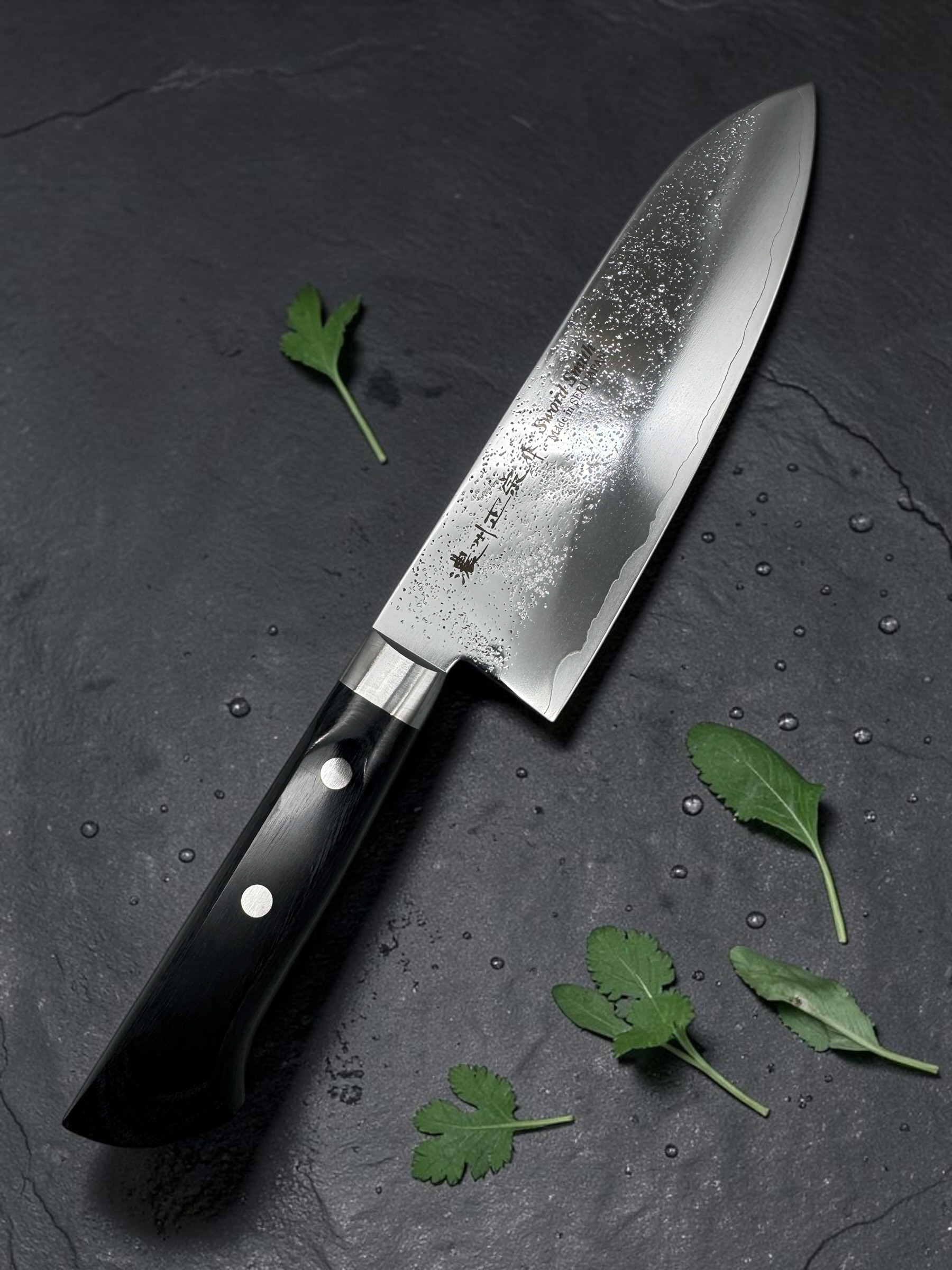 Cuchillo Santoku Satake 170 mm – Acero Japonés AUS-8A – Mango Negro 803-311