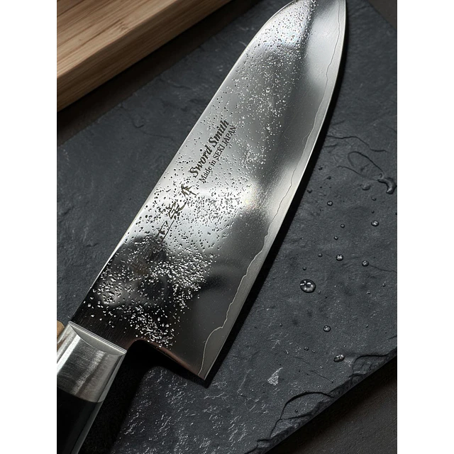 Cuchillo Santoku Satake 170 mm – Acero Japonés AUS-8A – Mango Negro