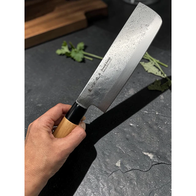 Satake Nashiji Nakiri 16 cm – Precisión vegetal con alma japonesa