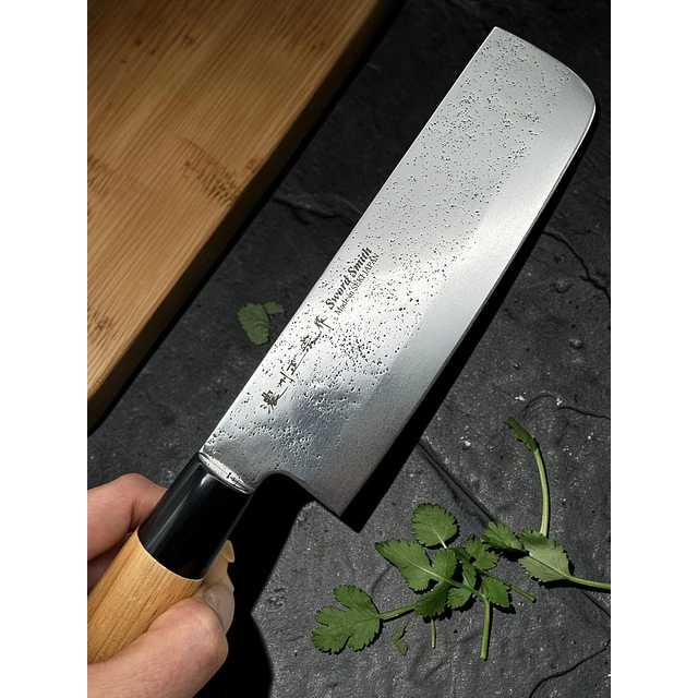 Satake Nashiji Nakiri 16 cm – Precisión vegetal con alma japonesa