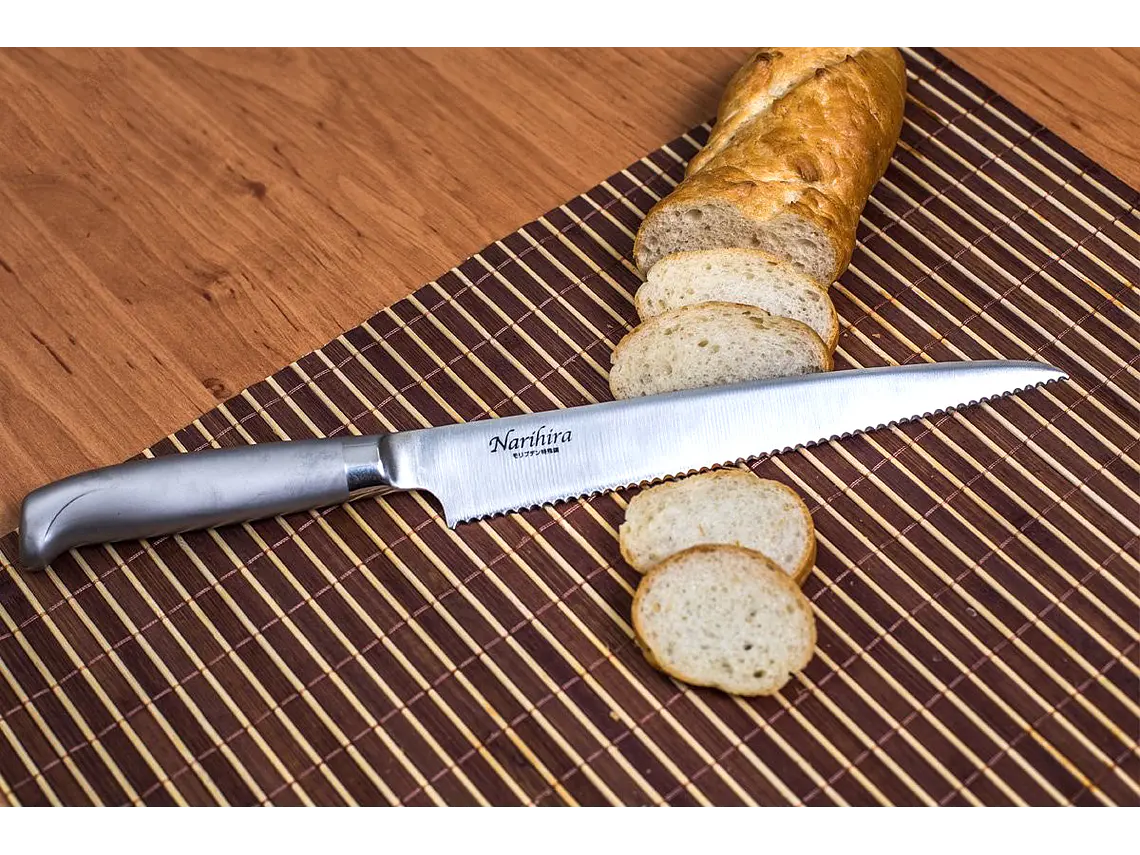 Cuchillo de Pan. Serrado. Hoja 215 mm.  1