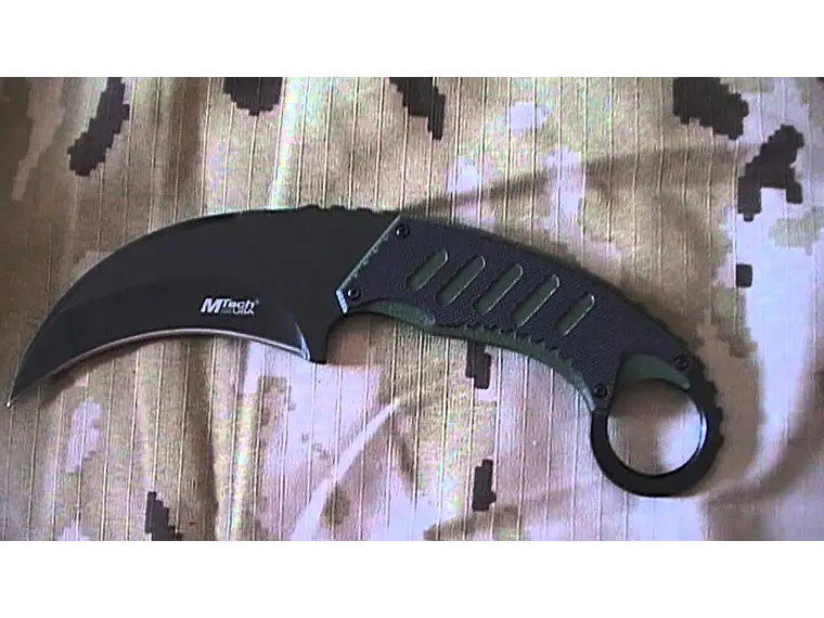 Karambit. Negro. Hoja 8,5 cm.  2