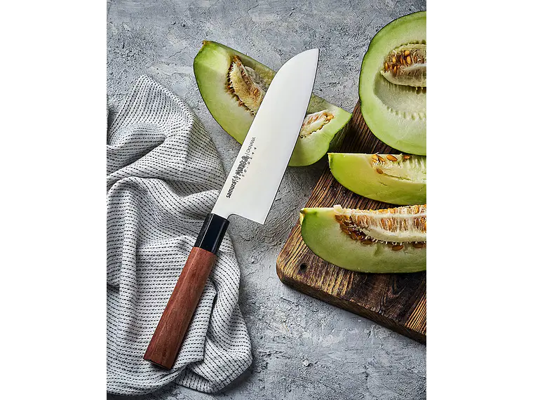 Cuchillo Santoku. Mango Madera Palo Rosa. Hoja 175 mm. 2
