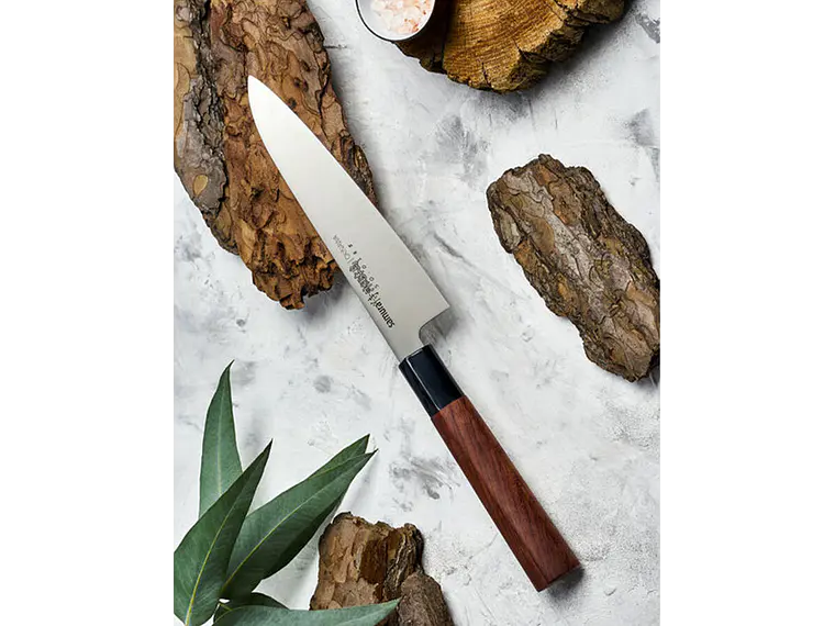 Cuchillo Gyuto. Mango Madera Palo Rosa. Hoja 170 mm.  2