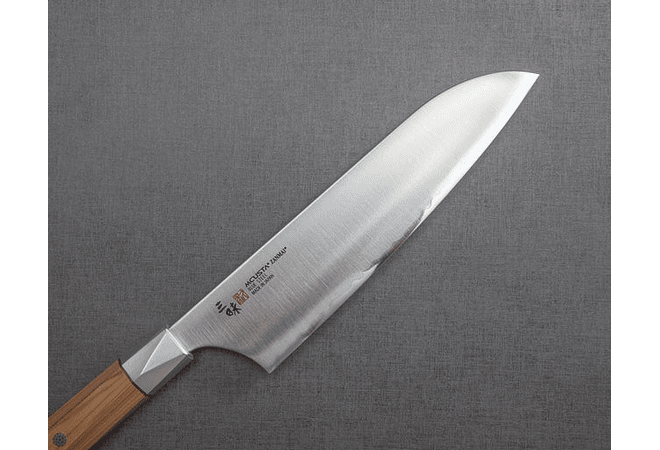 Mcusta Zanmai cuchillo Santoku hoja 180 mm 