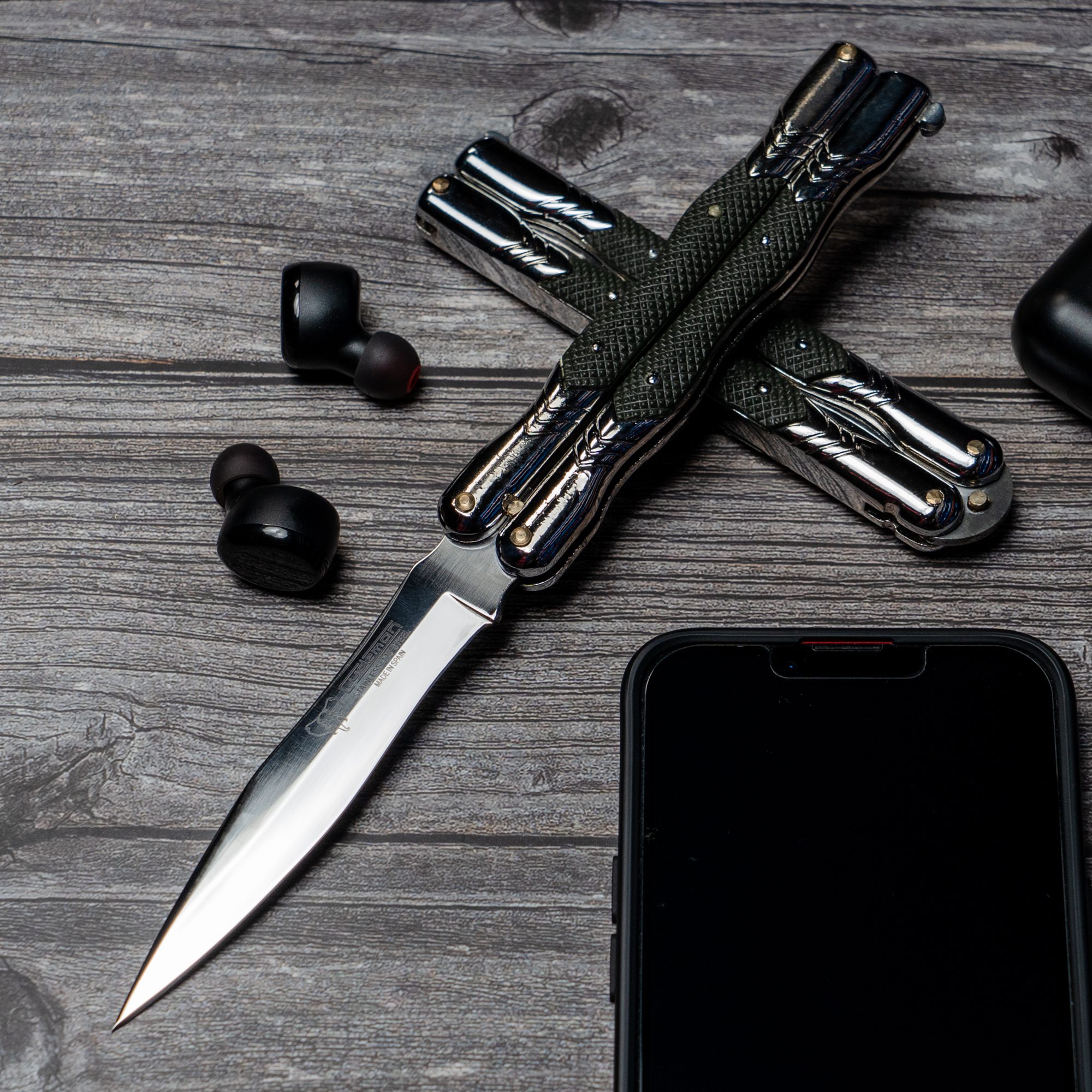 Balisong. Hoja 10 cm.