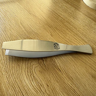 Pinza Saca Espinas. Punta Ancha. 15 cm.