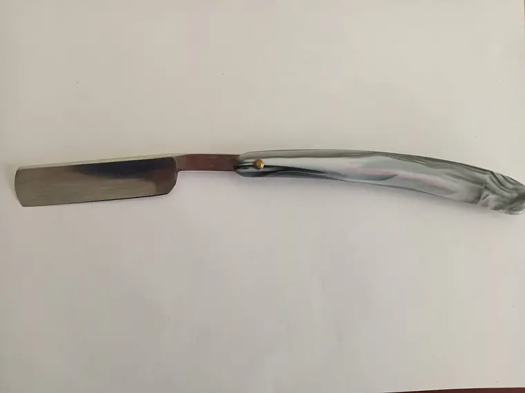 Navaja para Barba. Mango Gris Marmoleado. Hoja 3 in. 1