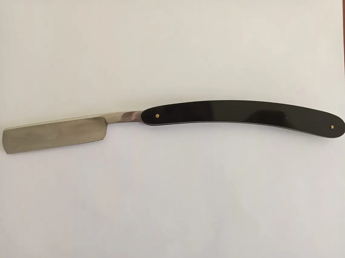 Navaja para Barba. Mango Negro. Hoja 3 in. 1