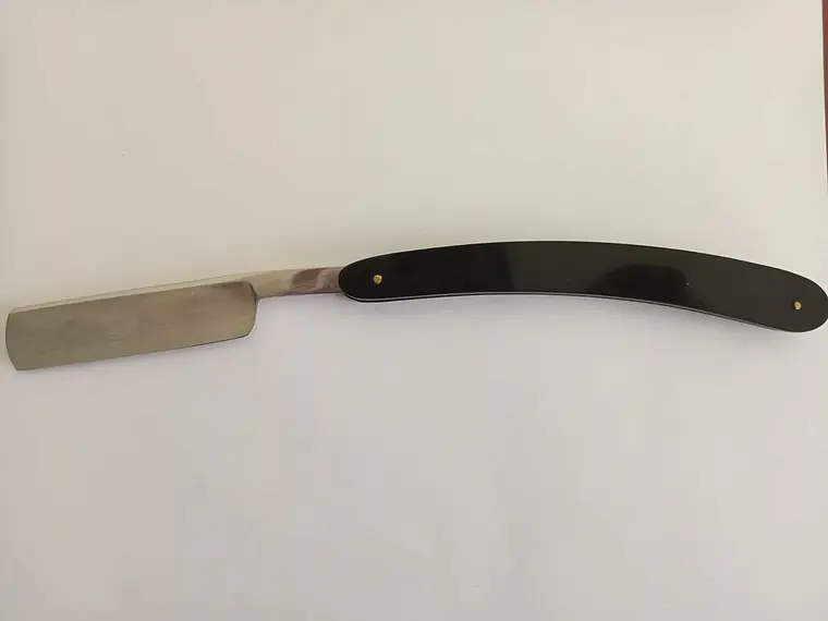 Navaja para Barba. Mango Negro. Hoja 3 in. 1