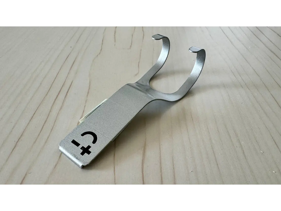 Gancho doble para barra magnética. Plateado. 3