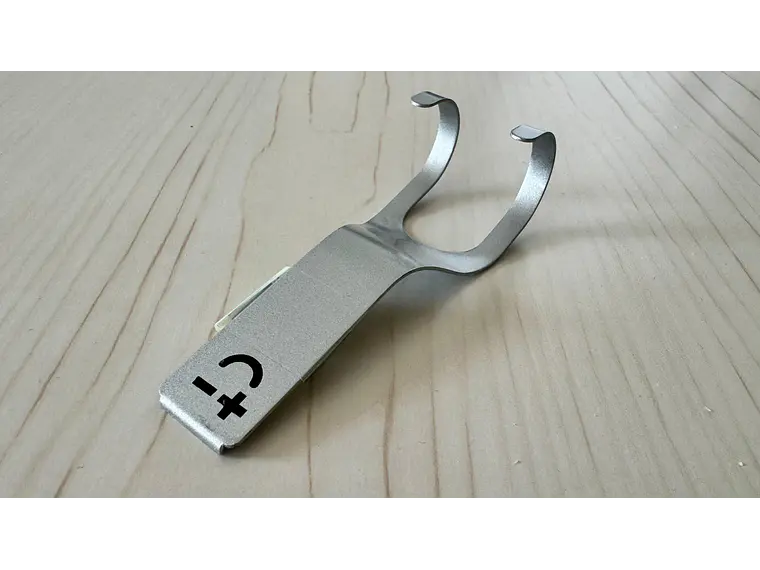 Gancho doble para barra magnética. Plateado. 3